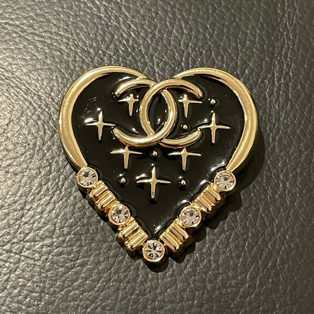 Fashion Jewelry Stamped Black and Gold Starry Heart Brooch
